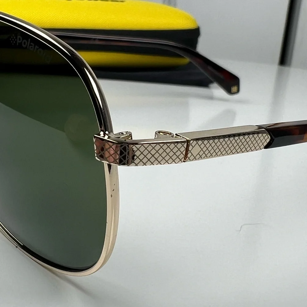 Polaroid category 	sunglasses